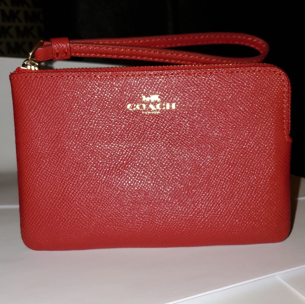 💘RED Coach Wristlet